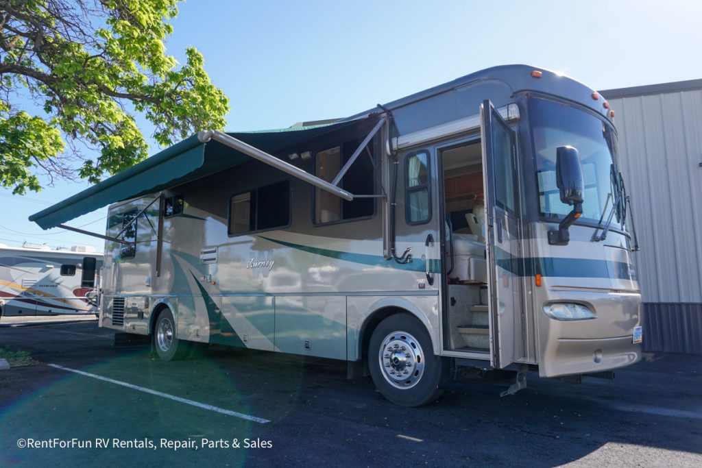 2004 Winnebago Journey WKP34H For Sale In Nampa Idaho-01
