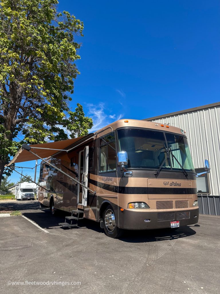 2004-Monaco-LaPalma-Class-A-RV-For-Sale-Nampa-ID-01