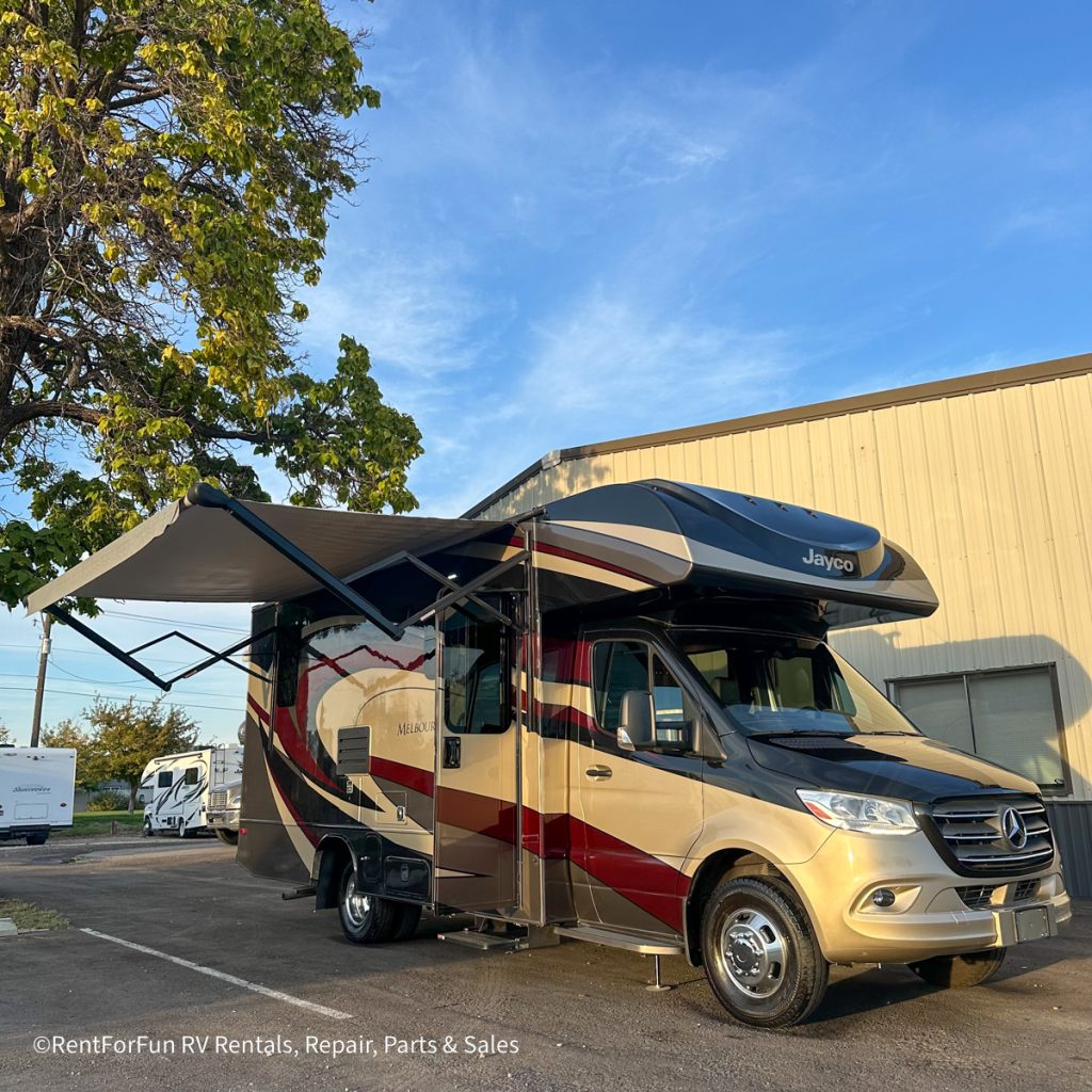 2021-Jayco-Melbourne-24L-01
